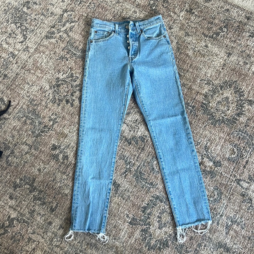Light wash women’s Levi 501 size 24 length 28